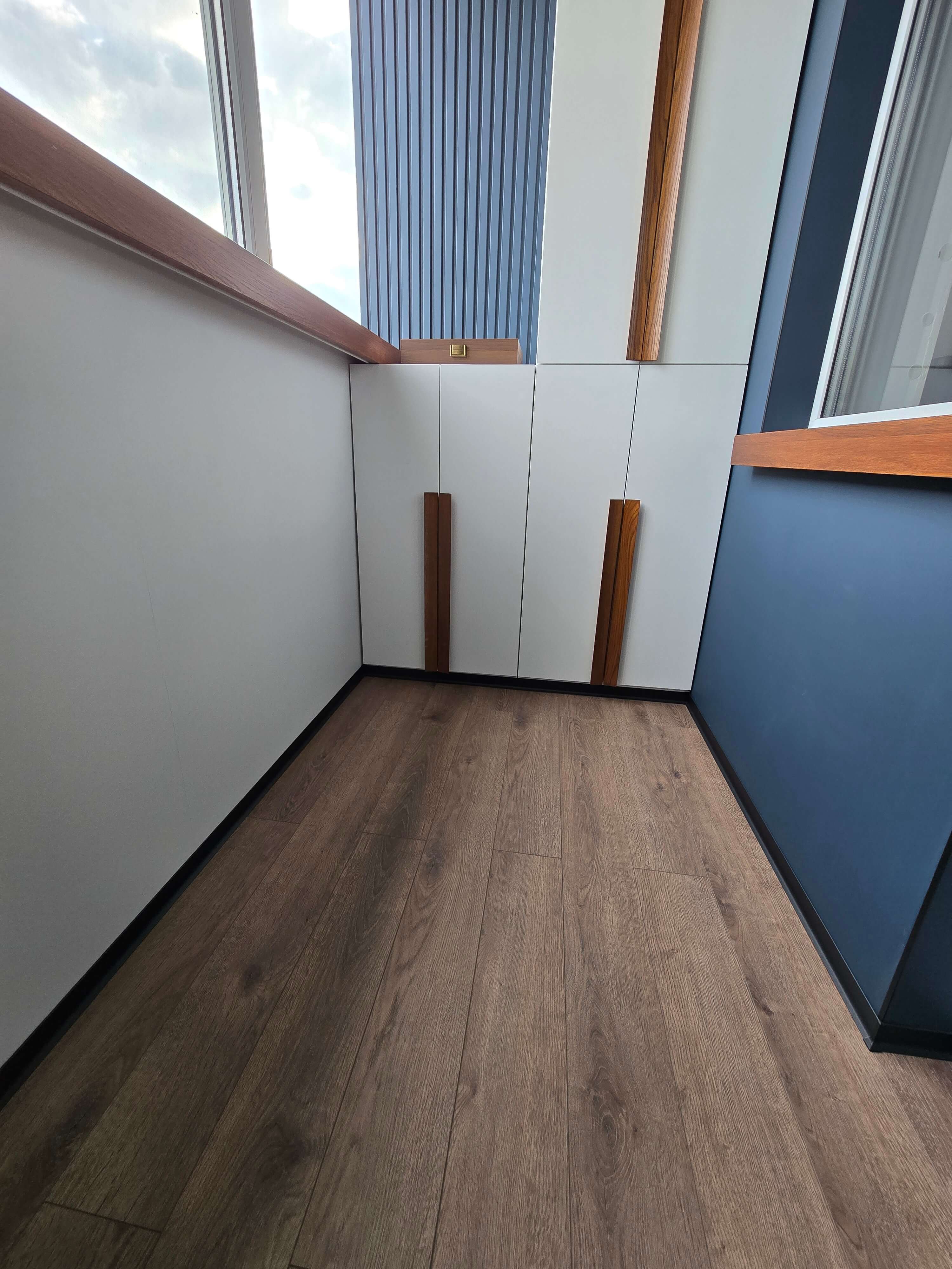 Ламинат stone floor  на балкон
