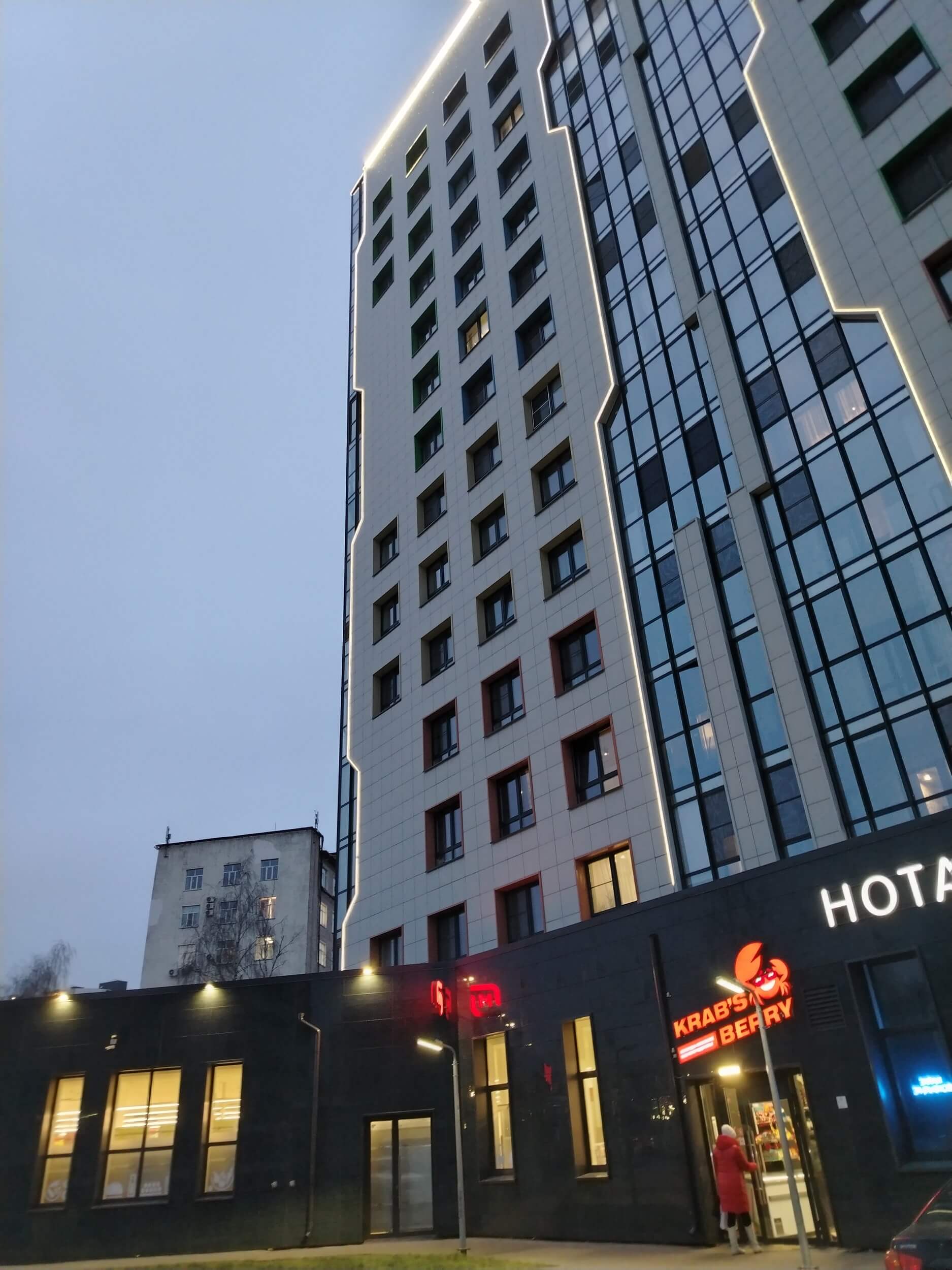 Ламинат серый в новостройке