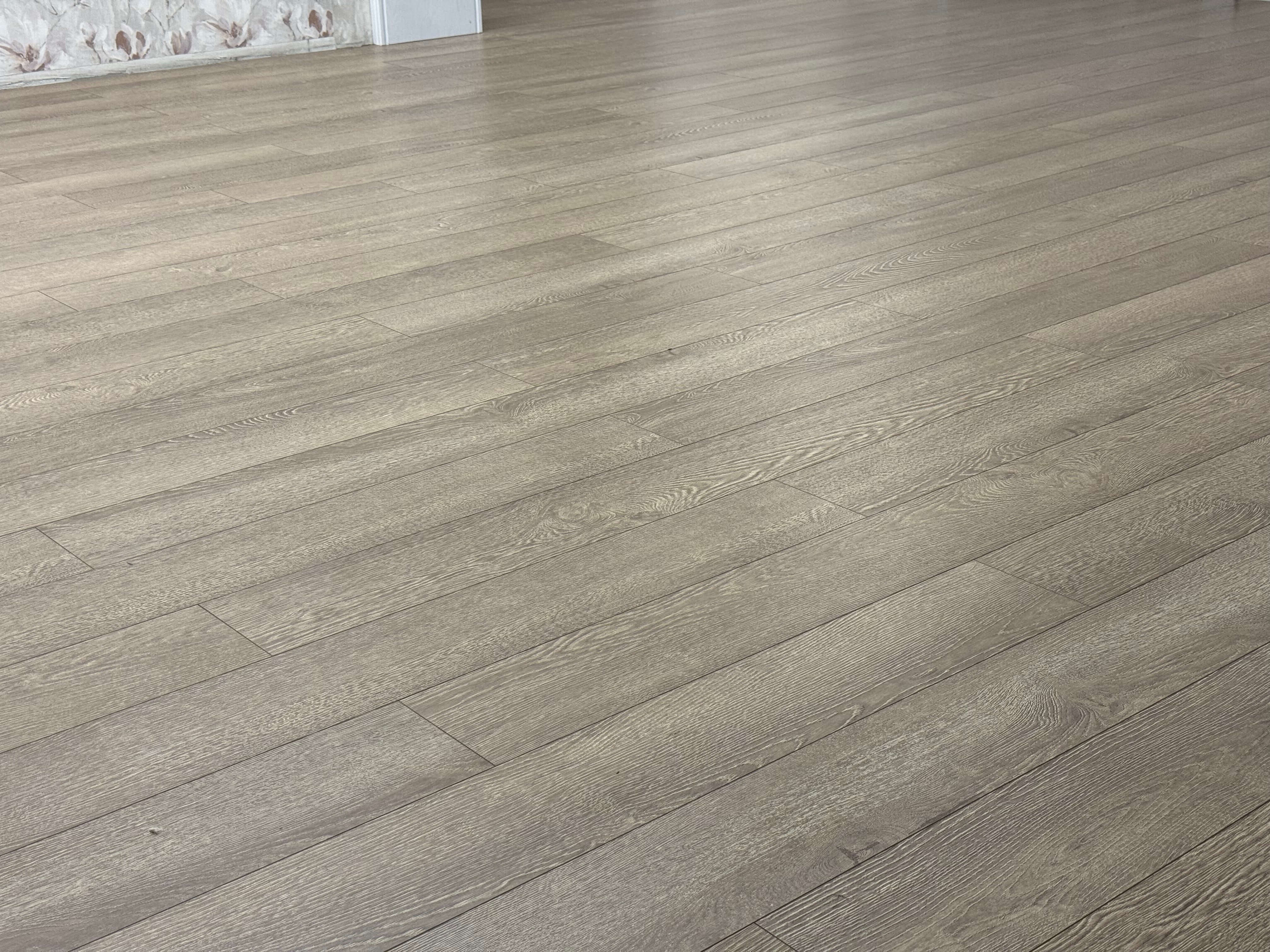 Ламинат stone floor  в доме без порогов